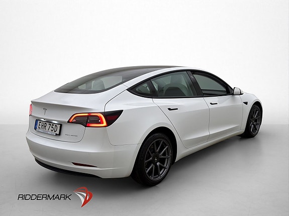 Tesla Model 3 9 of 30
