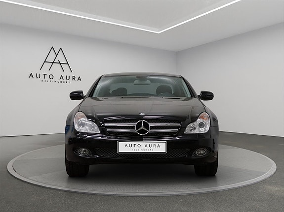 Mercedes-Benz CLS320 2 of 15