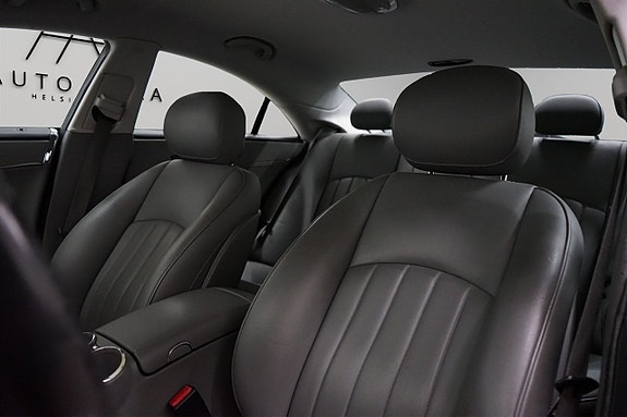 Mercedes-Benz CLS320 9 of 15