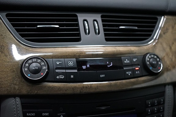 Mercedes-Benz CLS320 12 of 15