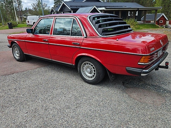Mercedes-Benz 200 4 of 5