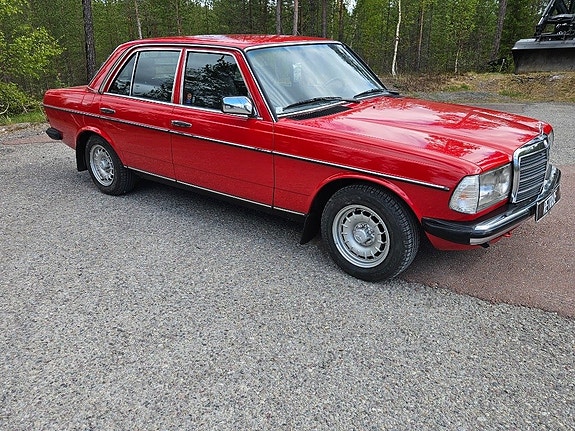 Mercedes-Benz 200 2 of 5