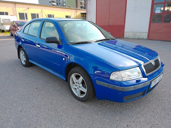Skoda Octavia 2 of 5