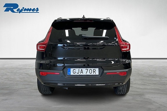 Volvo EX40 3 of 5