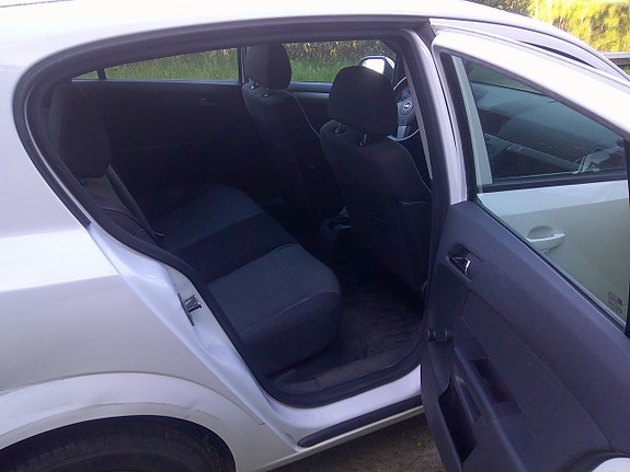 Opel Astra 8 of 9