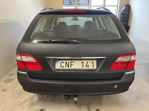 Mercedes-Benz E220 5 of 5
