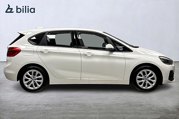 BMW 225xe 2 of 13