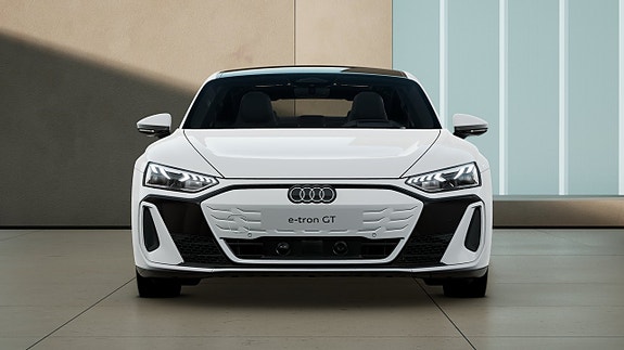 Audi e-tron GT 2 of 11