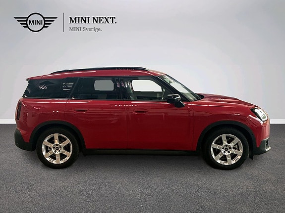 MINI Countryman SE 2 of 5