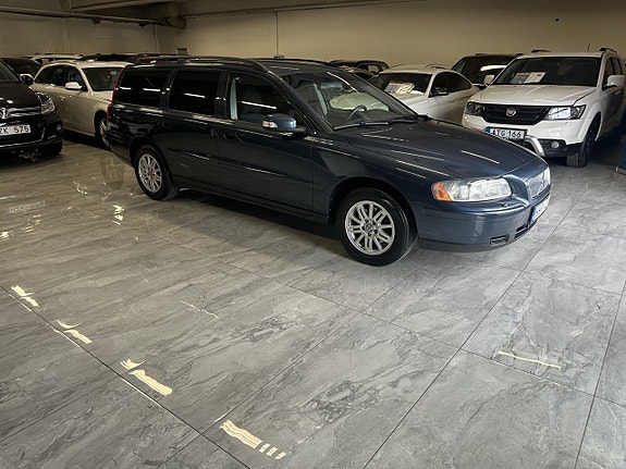 Volvo V70 2 of 18