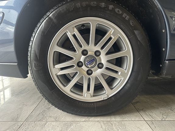 Volvo V70 7 of 18