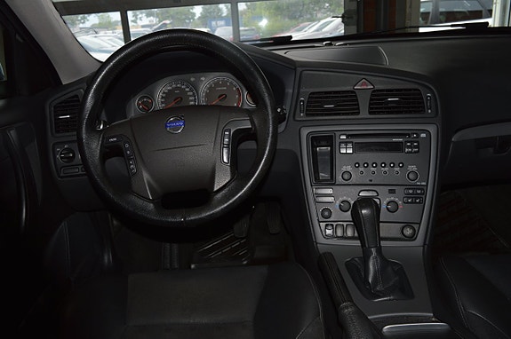 Volvo V70 8 of 18