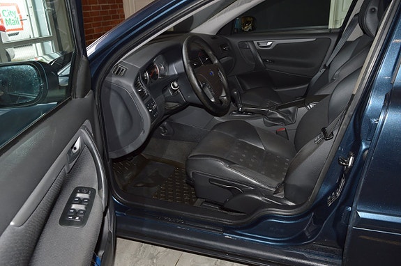 Volvo V70 13 of 18