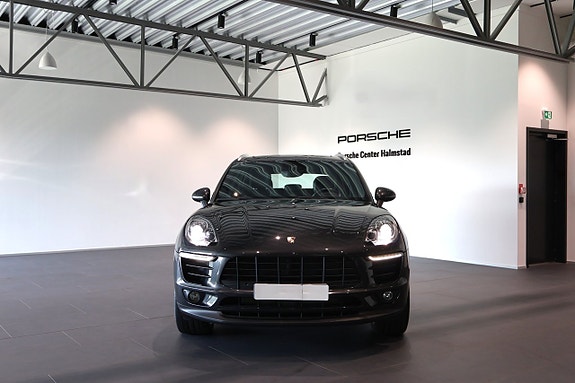 Porsche Macan S 2 of 5