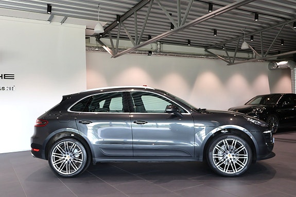 Porsche Macan S 4 of 5