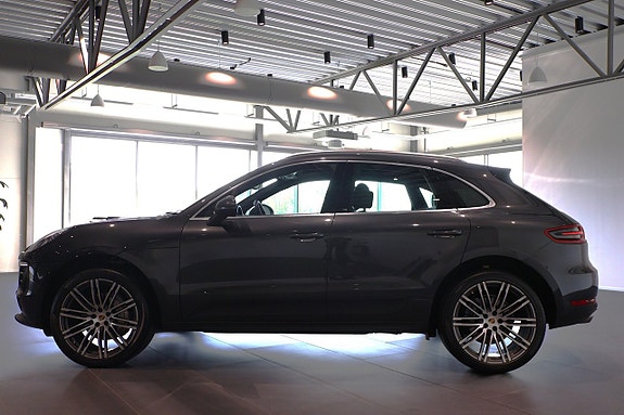 Porsche Macan S 9 of 19