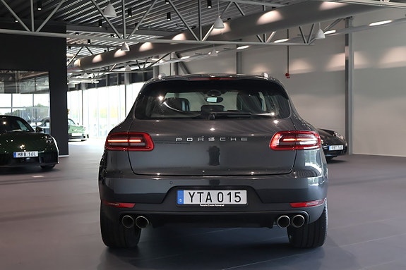 Porsche Macan S 7 of 19