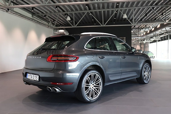 Porsche Macan S 6 of 19