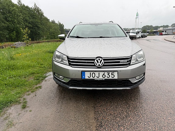 Volkswagen Passat Alltrack 3 of 5