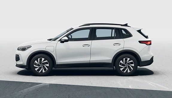 Volkswagen Tiguan 2 of 5