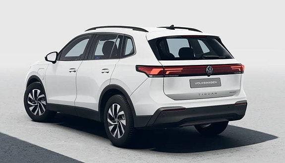 Volkswagen Tiguan 3 of 5