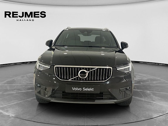 Volvo XC40 8 of 13