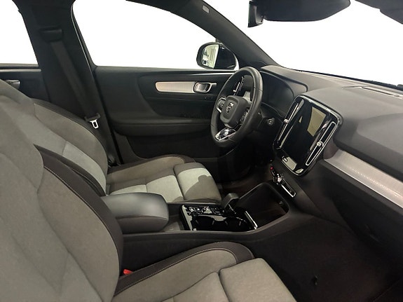 Volvo XC40 4 of 13