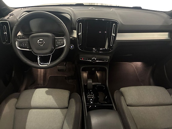Volvo XC40 5 of 13