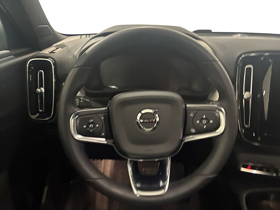 Volvo XC40 10 of 13