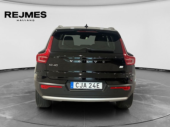 Volvo XC40 7 of 13