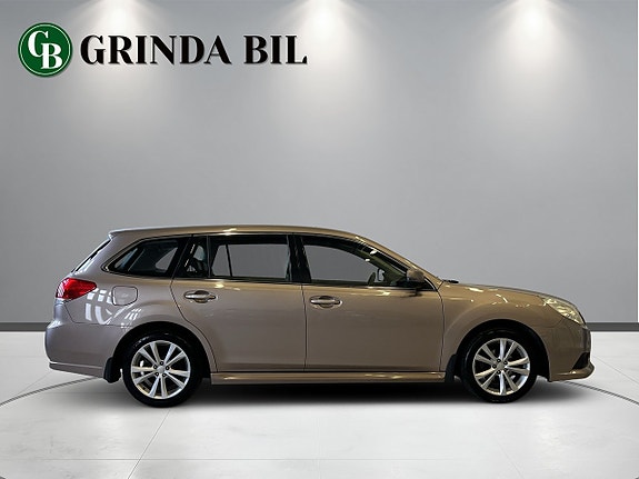 Subaru Legacy 4 of 5
