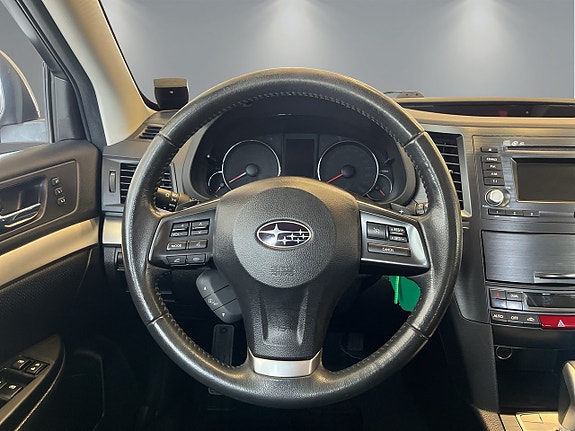 Subaru Legacy 12 of 23
