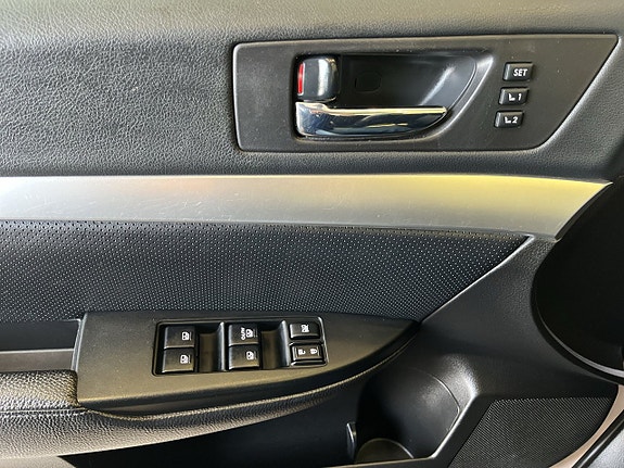 Subaru Legacy 20 of 23