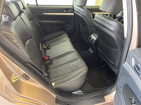 Subaru Legacy 13 of 23