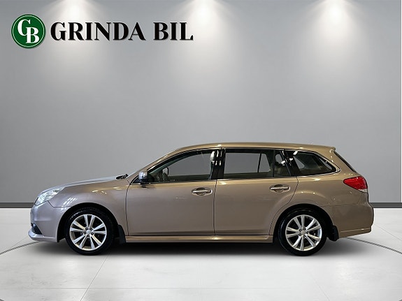 Subaru Legacy 2 of 5