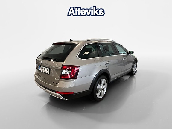 Skoda Octavia Scout 3 of 5