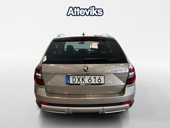 Skoda Octavia Scout 4 of 5