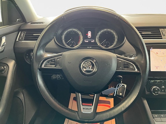 Skoda Octavia Scout 12 of 15