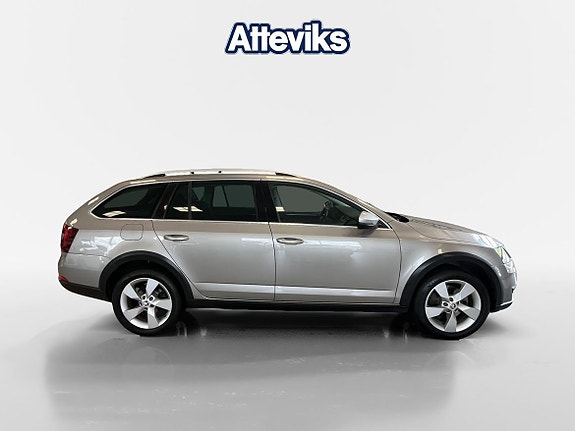 Skoda Octavia Scout 2 of 5