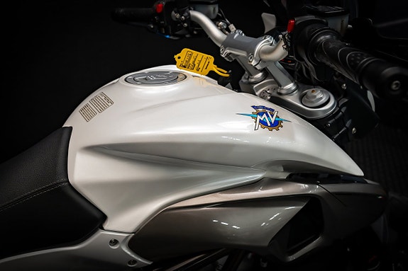 MV Agusta Stradale 800 12 of 17