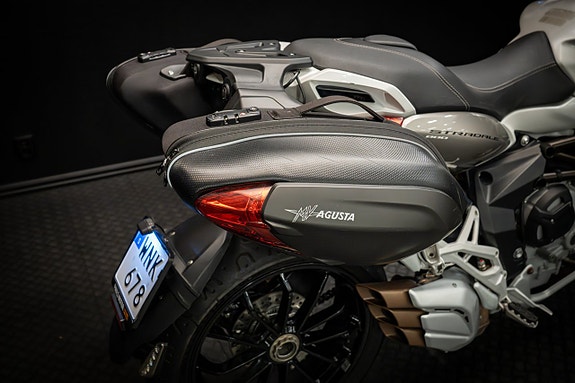 MV Agusta Stradale 800 14 of 17