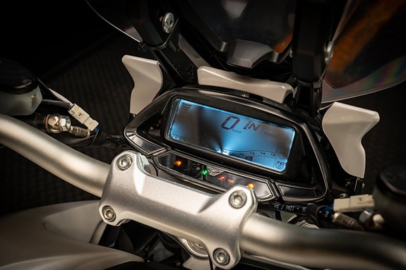 MV Agusta Stradale 800 11 of 17