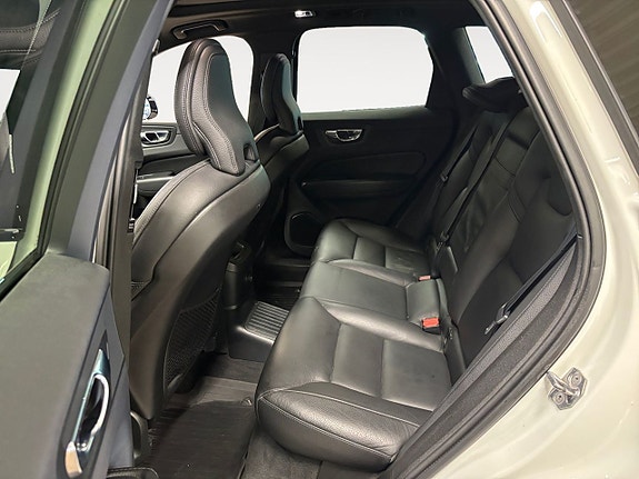 Volvo XC60 15 of 19