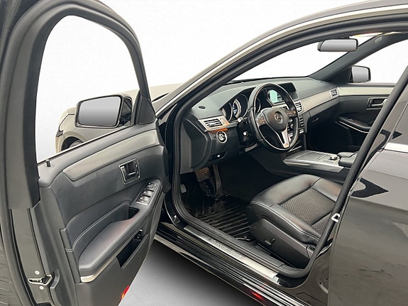 Mercedes-Benz E350 10 of 29