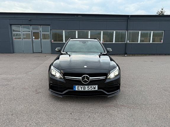 Mercedes-Benz C63 3 of 30