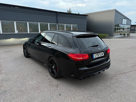 Mercedes-Benz C63 13 of 30