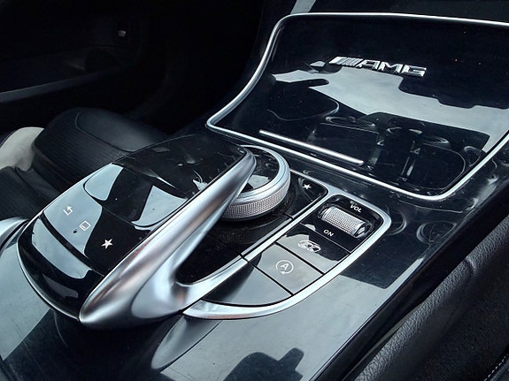 Mercedes-Benz C63 27 of 30