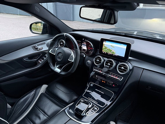 Mercedes-Benz C63 20 of 30