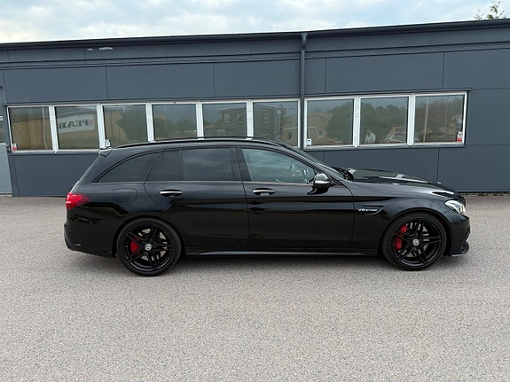 Mercedes-Benz C63 11 of 30
