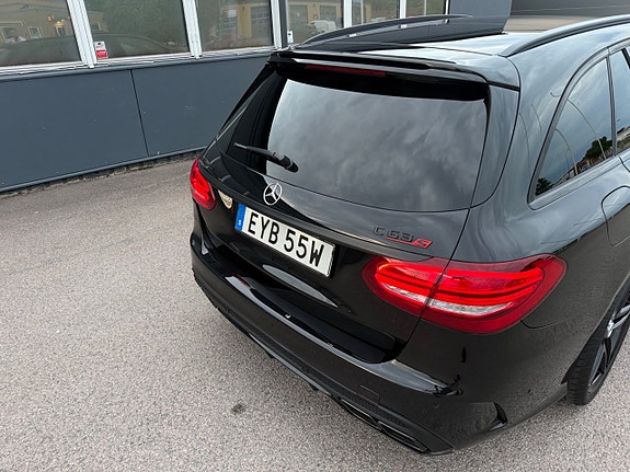 Mercedes-Benz C63 12 of 30